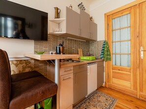 Fridge, microwave, stovetop, coffee/tea maker