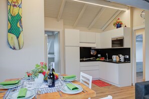 Appartement Familial, plusieurs chambres, 2 salles de bains (Caterina View) | Restauration