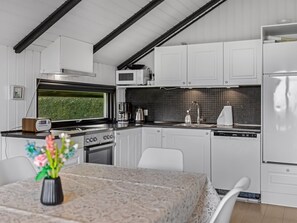 Kjøleskap, mikrobølgeovn, ovn og oppvaskmaskin