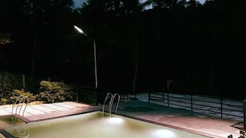 室外游泳池