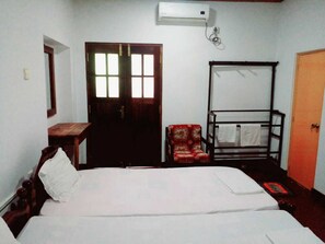 Kamar Keluarga, pemandangan kota | Brankas, setrika/meja setrika, dan Internet kabel gratis