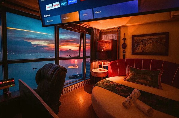 Premium Suite, Beach View | Free WiFi - Sea Family Room in Front of US Embassy (Manila)