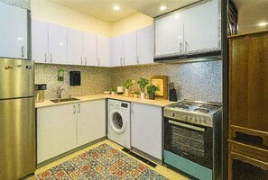 Premium Suite, Beach View | Private kitchen