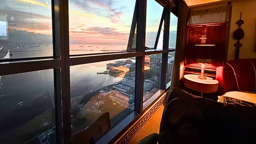 Sea Family Room in Front of US Embassy