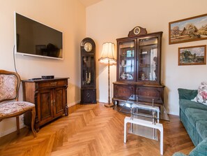 TV - Holiday Apartment Romantika II, 72 sqm, 1 Bedroom, Max. 4 Persons (Potsdam)