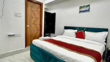 Desk, free WiFi, bed sheets