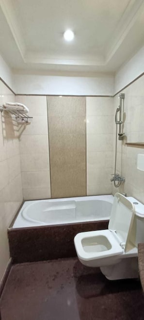 مستلزمات مجانية للعناية الشخصية، صابون، شامبو، ورق حمّام