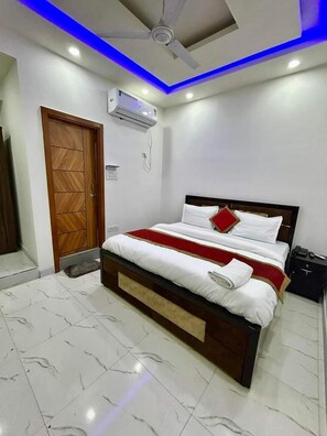 Desk, free WiFi, bed sheets