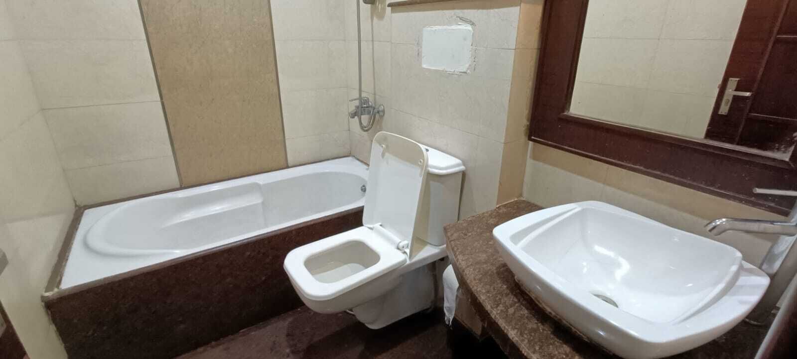 Double Room | Bathroom | Free toiletries, bathrobes, soap, shampoo