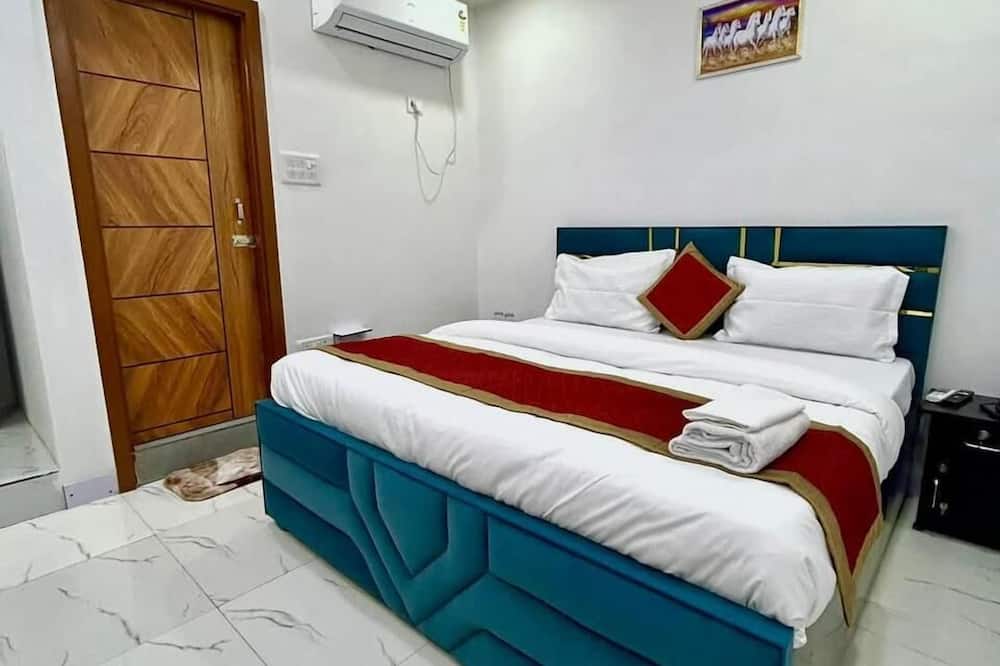 Roomshala Hotel J JOy