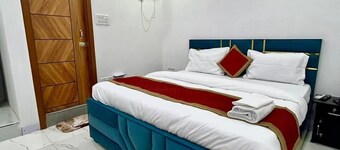 Roomshala Hotel J JOy