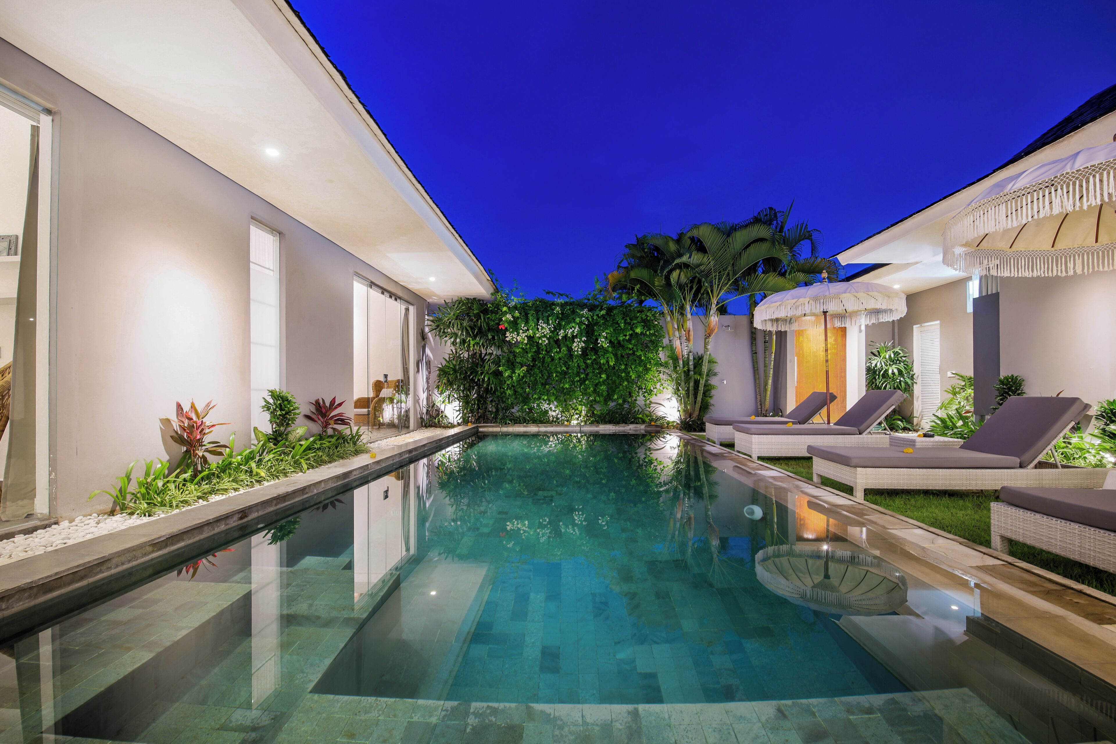 Outdoor pool, sun loungers