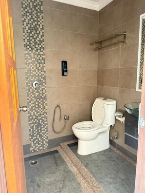 Shower, free toiletries, towels, soap