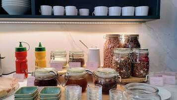 Sudah termasuk sarapan prasmanan setiap hari