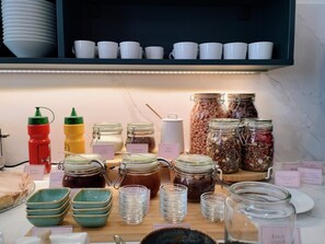 包含每日自助早餐