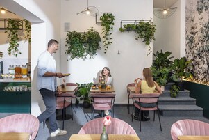Desayuno buffet incluido todos los días