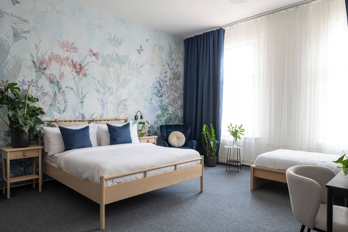 Habitación doble superior | Artículos del minibar gratis y decoración personalizada
