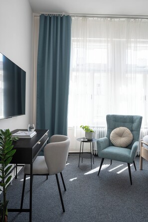 Habitación doble clásica | Artículos del minibar gratis y decoración personalizada