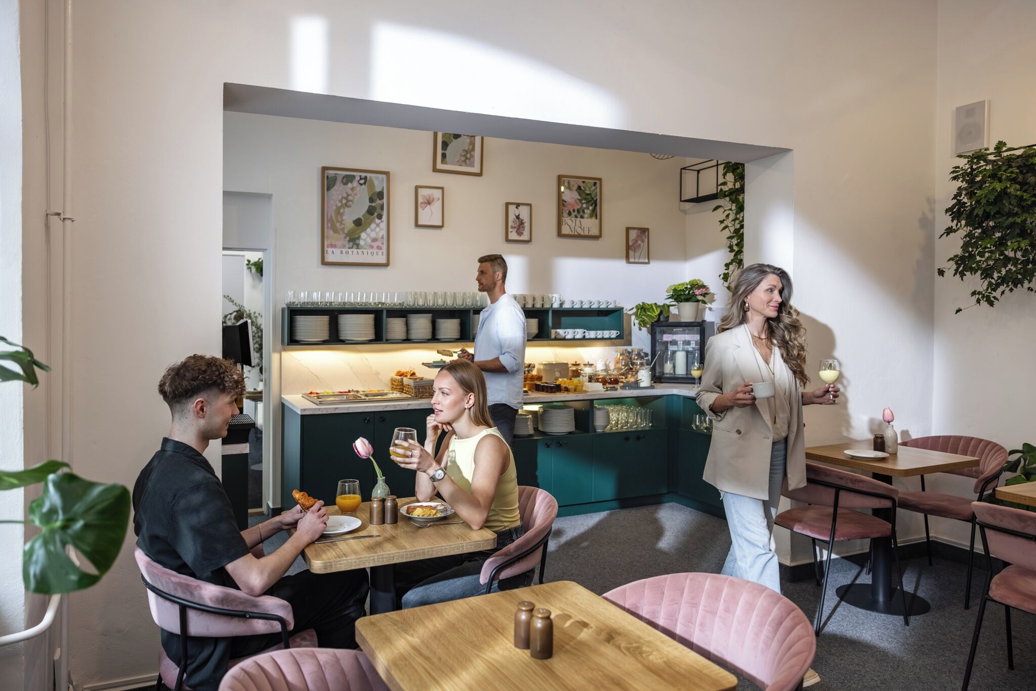 Free daily buffet breakfast 