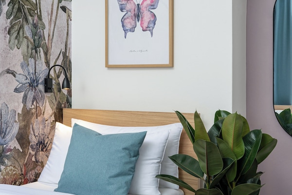 Signature tweepersoonskamer | Een gratis minibar, gratis babybedden, gratis wifi