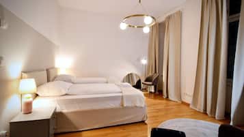 2 slaapkamers, een bureau, een strijkplank/strijkijzer, gratis wifi