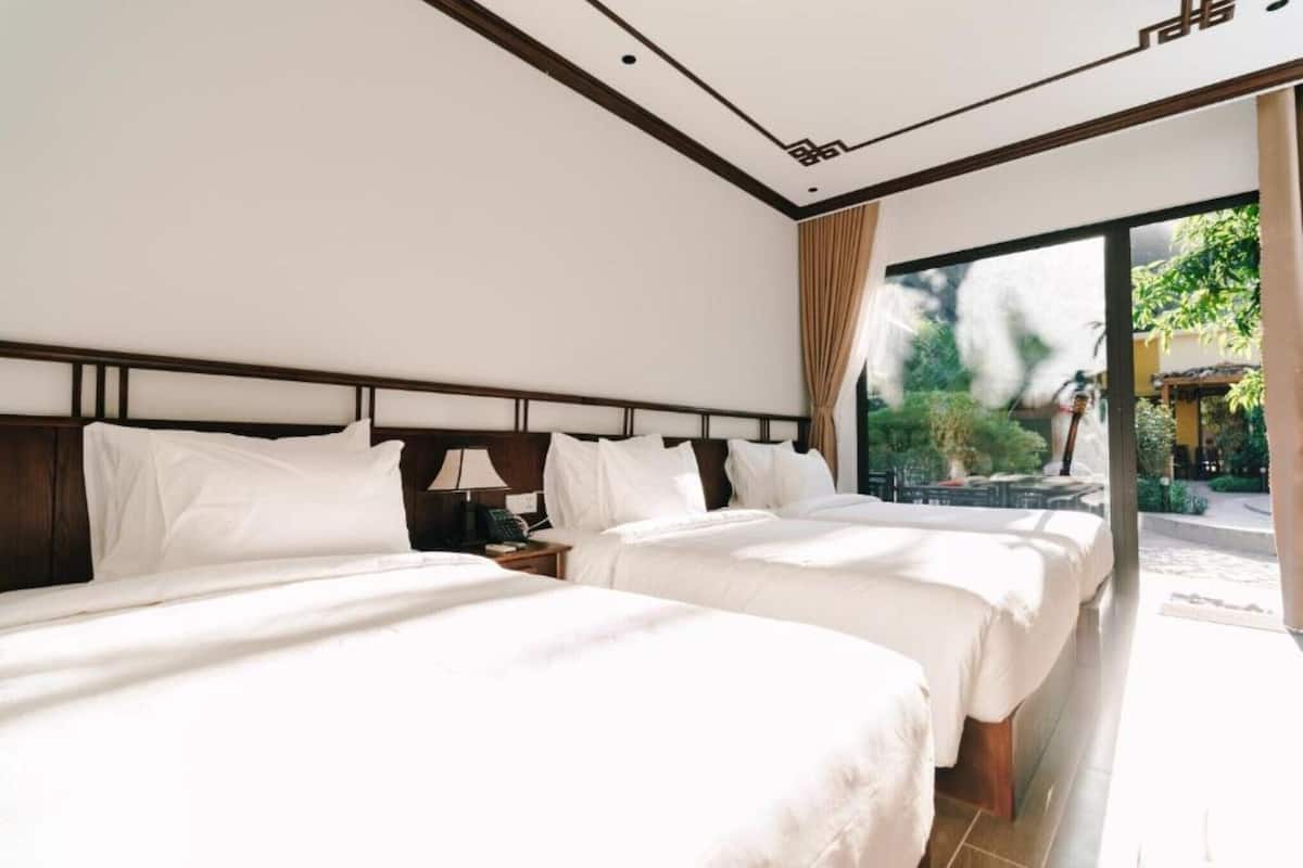 Roupas de cama premium, camas Select Comfort, frigobar, escrivaninha