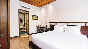 Desk, soundproofing, free WiFi, wheelchair access