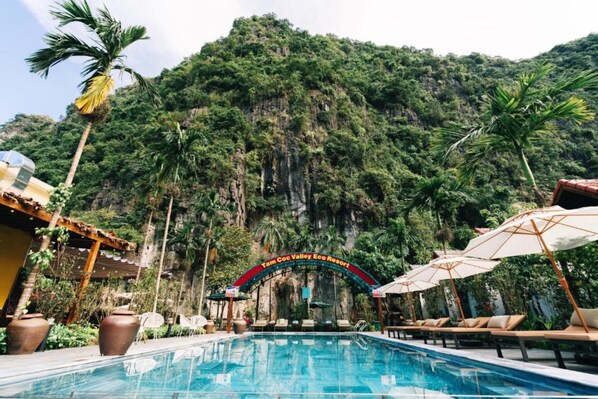 Outdoor pool - Tam Coc Valley Eco Resort (Hoa Lu)