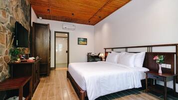 Minibar, desk, soundproofing, free WiFi