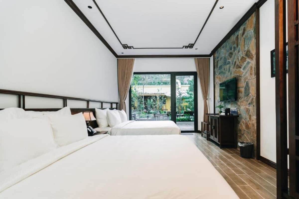 Minibar, desk, soundproofing, free WiFi