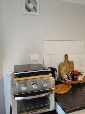 House, 1 Bedroom, Smoking, Patio | Private kitchen