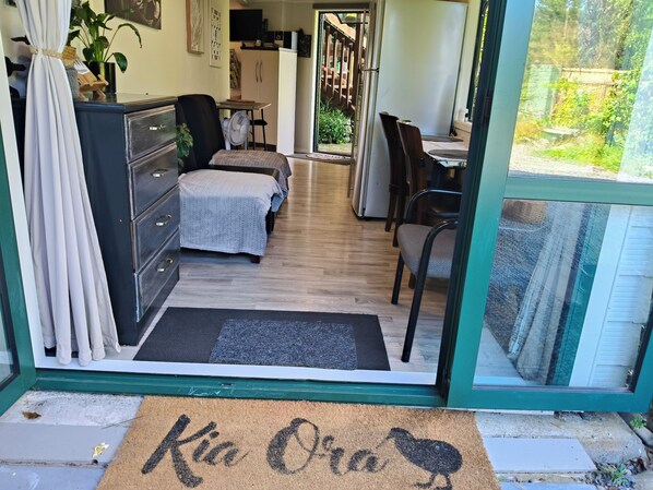 House, 1 Bedroom, Smoking, Patio | Living room - Escape to Tranquility in Rotorua's Heart (Rotorua)