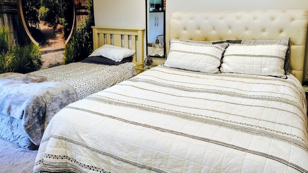 1 bedroom - Escape to Tranquility in Rotorua's Heart (Rotorua)