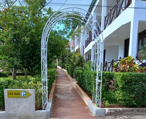 Property grounds - Double Room - Garden View (Nungwi)