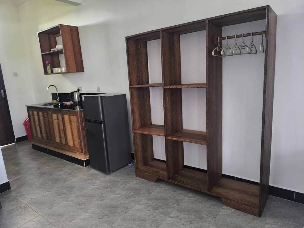 Kühlschrank, Mikrowelle, Wasserkocher, Toaster