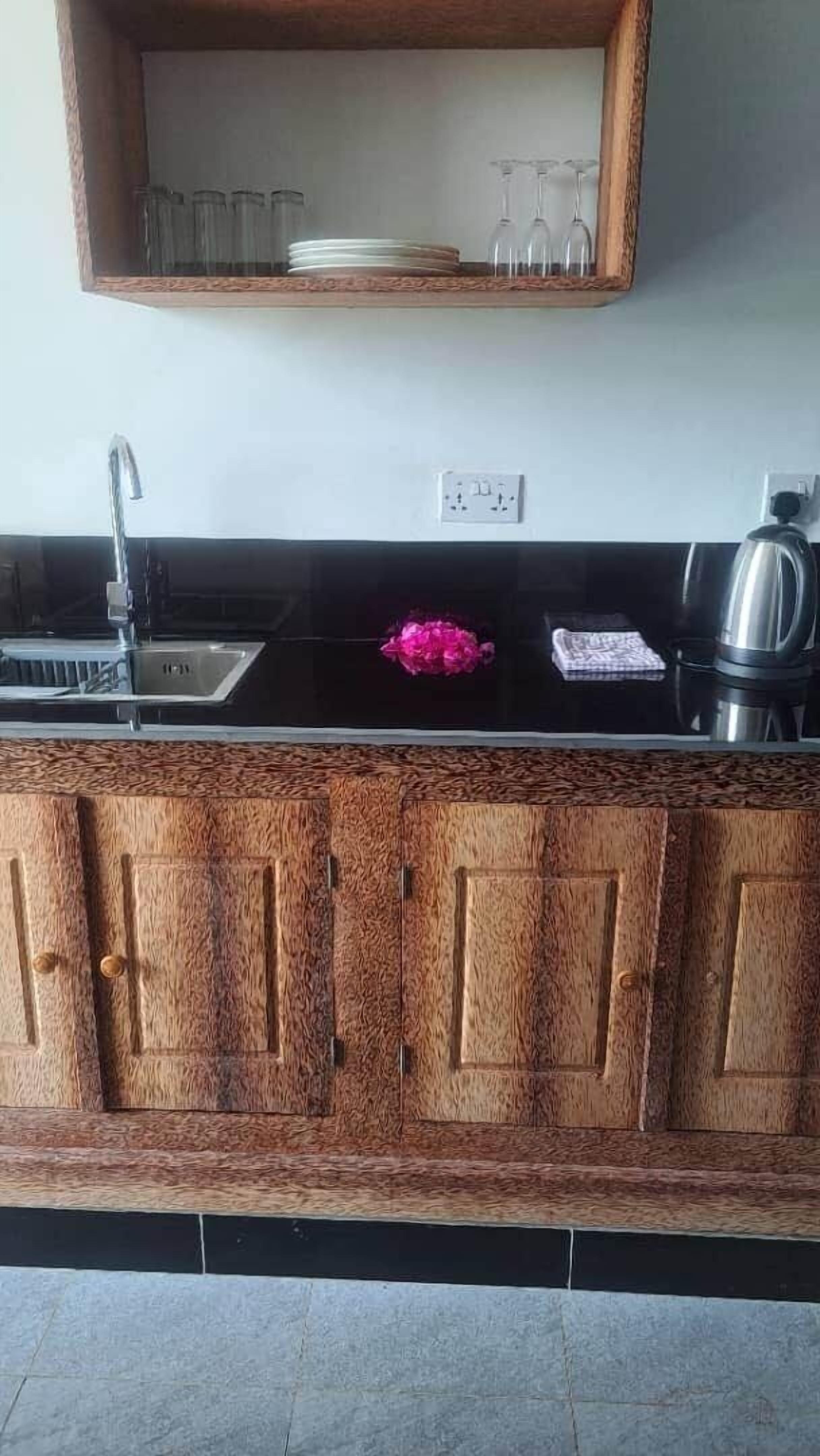 Kühlschrank, Mikrowelle, Wasserkocher, Toaster