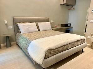Superior-Studiosuite | Zimmersafe, Verdunkelungsvorhänge, kostenloses WLAN