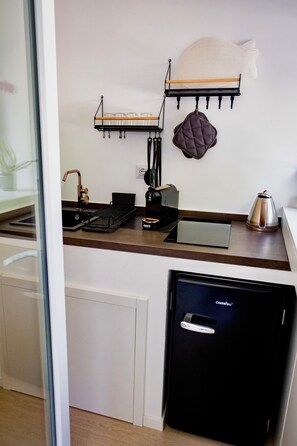 Superior Studio Suite | Private kitchen