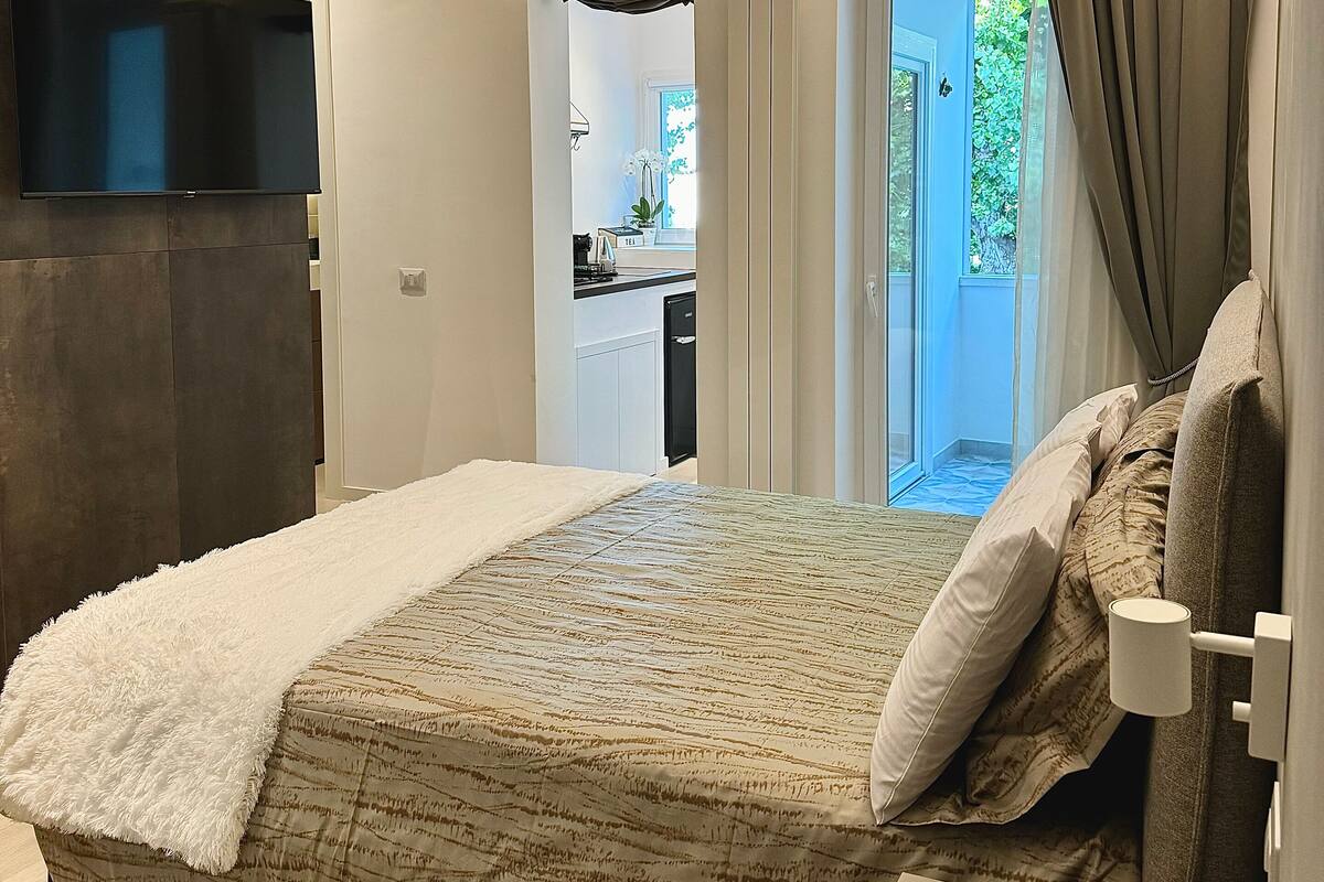 Superior-Studiosuite | Zimmersafe, Verdunkelungsvorhänge, kostenloses WLAN