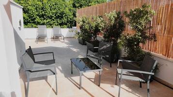 Luxury Studio Suite | Terrace/patio