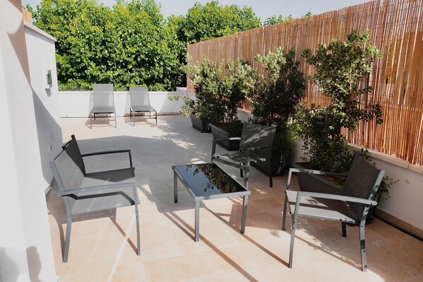 Luxury Studio Suite | Terrace/patio