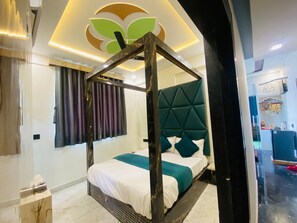 Luxury Room | Egyptian cotton sheets, premium bedding, memory foam beds, desk - Hotel Rising Gest (Ahmedabad)