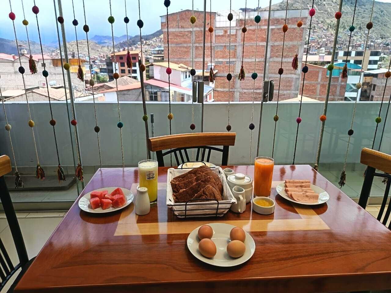 Free daily continental breakfast 