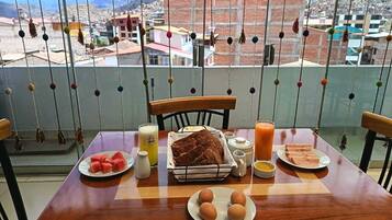 Free daily continental breakfast