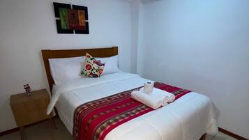 Habitación doble estándar | Escritorio, espacio para trabajar con laptop y wifi gratis