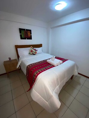 Kamar Double Standar | Meja kerja, ruang kerja ramah laptop, dan Wi-Fi gratis