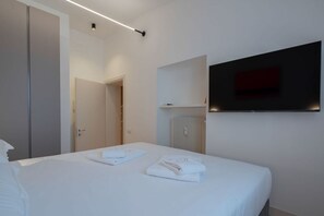 2 Schlafzimmer, Schreibtisch, Bügeleisen/Bügelbrett, Reisekinderbett