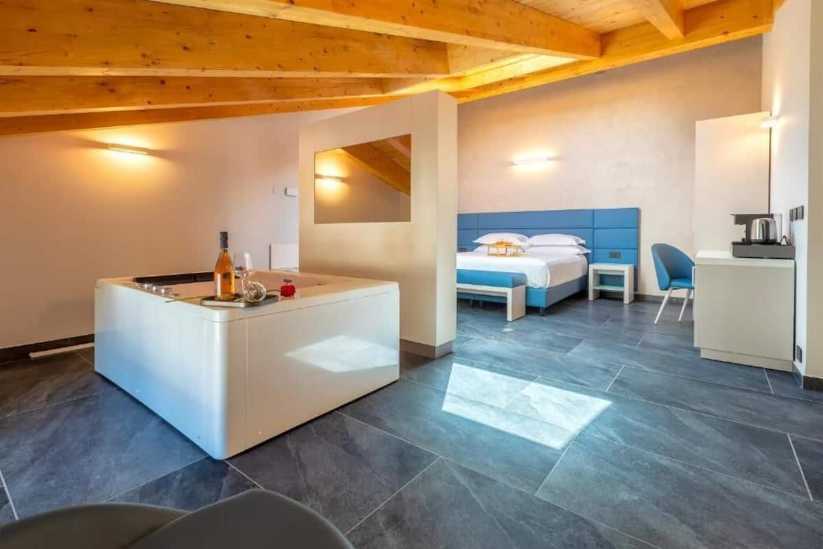 Kamar Double Junior | Brankas, tirai kedap cahaya, kedap suara, dan setrika/meja setrika