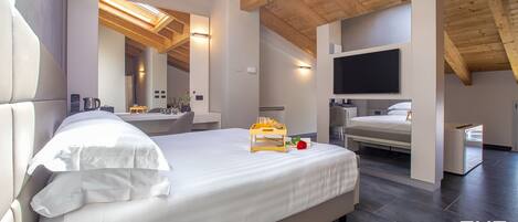 Caja de seguridad en la habitación y cortinas blackout