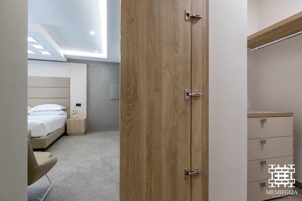 Deluxe dubbelrum | Värdeförvaringsskåp på rummet, mörkläggningsgardiner och ljudisolering